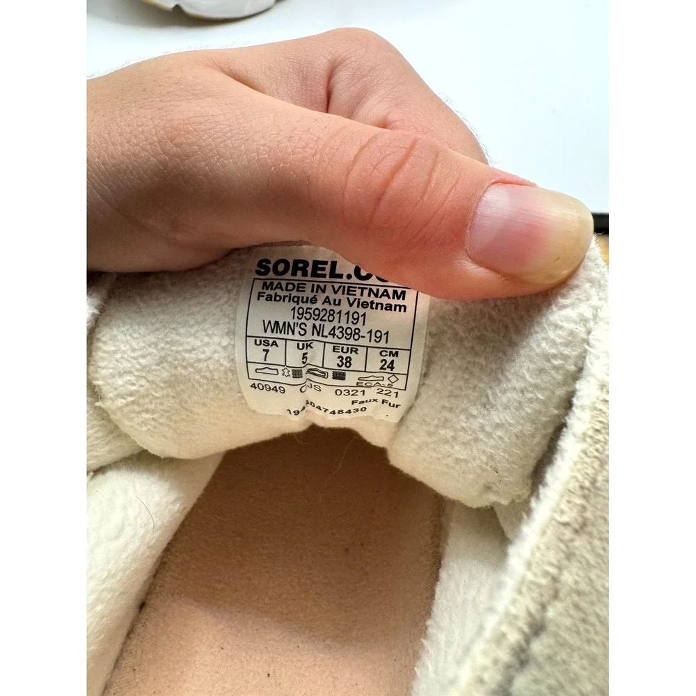 Sorel Kinetic RNEGD Caribou Women 7 Chalk Canoe Faux Fur Waterproof Sneaker Boot